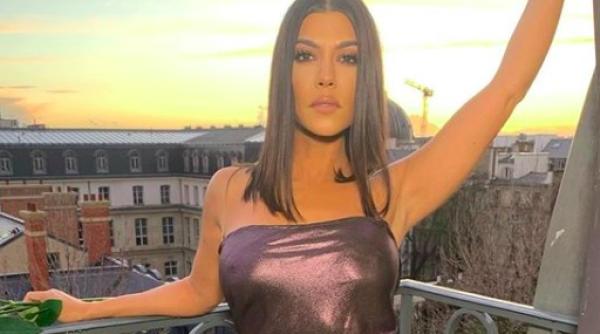 kourtney kardashian spune ca a influentat lumea sa pape mai bine lol