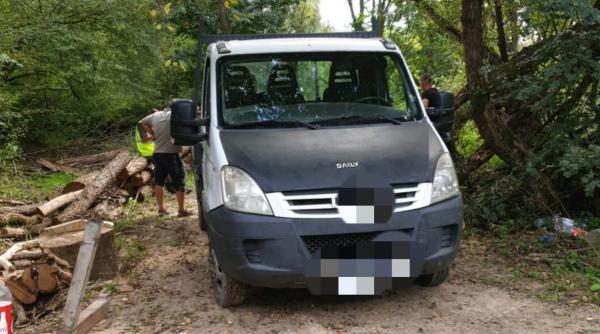 transporta lemne fara documente legale a efectuat mai multe curse