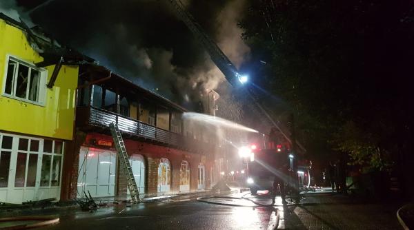 un restaurant si o brutarie cuprinse de flacari la ludus judetul mures interventie dificila a pompierilor