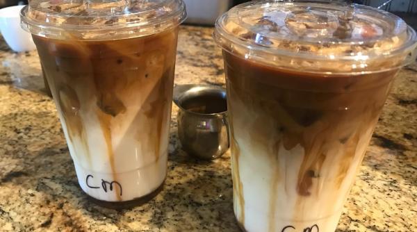 cum faci iced caramel macchiato ca la starbucks reteta absolut savuroasa