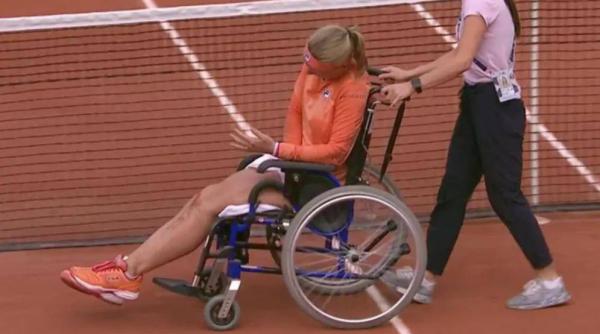 momente fara precedent la roland garros batjocorita de adversara o favorita a iesit de pe teren in scaun cu rotile