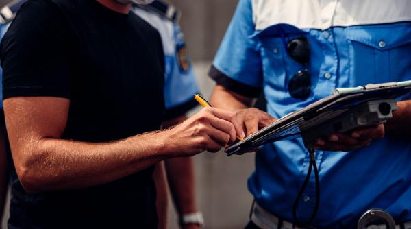 incredibil un barbat si a inscenat un accident rutier