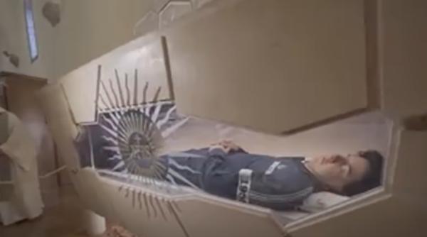 iti da fiori cum arata momentul deschiderii mormantului lui carlo acutis beatificat de papa francisc video