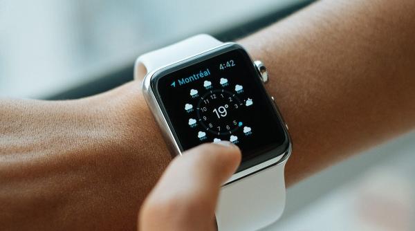 un smartwatch trimite purtatorii la medic desi nu au nevoie