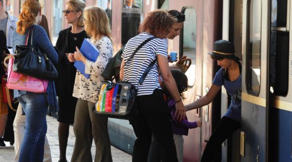 vesti bune pentru cei care merg cu trenul biletul s ar putea cumpara din tren