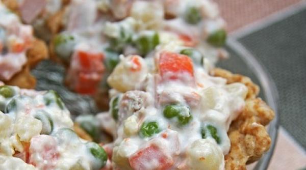 salata de cartofi piept de pui si castraveti murati reteta rapida si satioasa