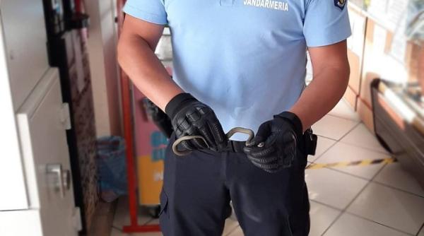 sarpe gasit pe rafturile unui magazin din constanta au sunat la 112