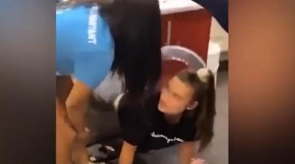 video o studenta s a blocat in uscatorul de rufe pentru o farsa a fost nevoie de pompieri