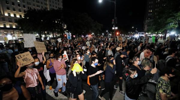 s au anulat alegerile legislative de duminica manifestantii au patruns in parlament