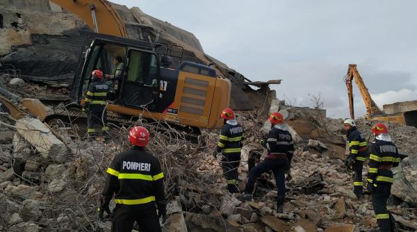 zid prabusit peste un utilaj in care se afla o persoana actiune contracronometru in neamt