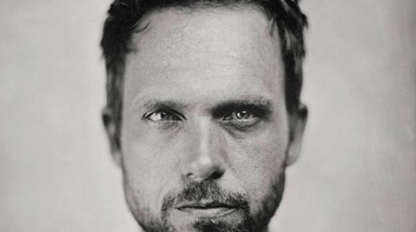 a fost colegul de platou al lui meghan markle timp de 7 ani iar acum ii e frica sa o sune