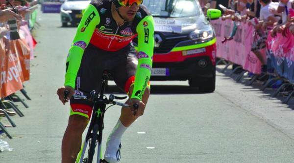 accident horror la giro d italia provocat de un elicopter ciclisti raniti serios