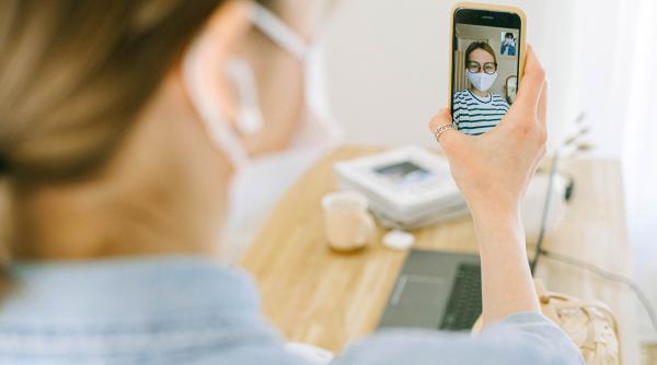 o companie isi obliga angajatii sa inchida aplicatia nhs covid 19 in timpul programului