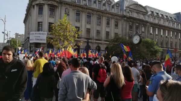 un nou protest in piata universitatii scandal si violente intre jandarmi si manifestanti video