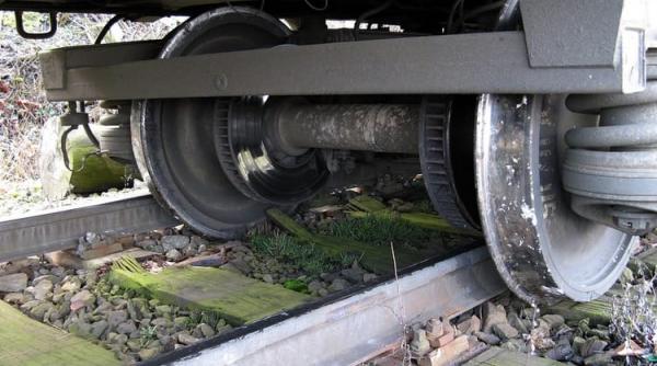 un marfar incarcat cu 170 de masini a deraiat in apropiere de atlanta