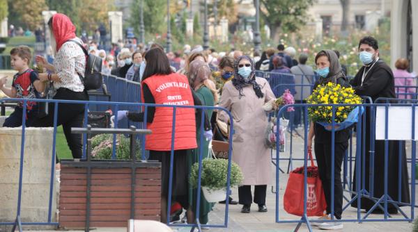 imbranceli si proteste la iasi in apropierea moastelor sfintei parascheva