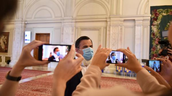 ministrul ion stefan loveste din nou mircea titus dobre si a dezvoltat propria afacere cu bani de la ministerul pe care l conduce