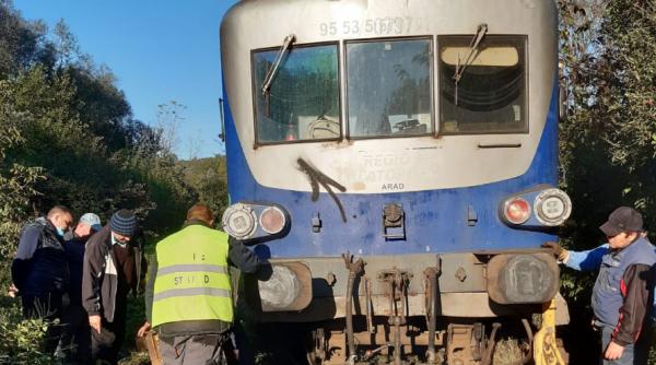 tren deraiat in romania circulatie feroviara blocata in caras severin