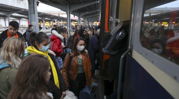 pericolul din transportul in comun un tren arhiplin a plecat de la bucuresti spre craiova in plina pandemie
