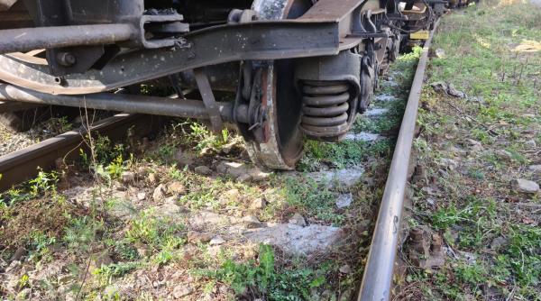 un tren marfar a deraiat in judetul mehedinti trafic feroviar blocat