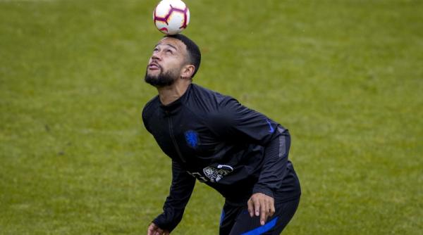 barcelona nu mai poate fara atacant pur sange koeman il aducem in ianuarie