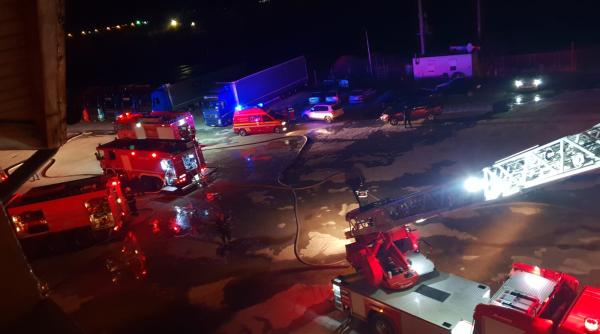 incendiu puternic langa capitala pompierii intervin acum