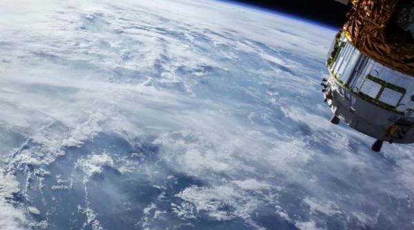 trei astronauti care au evitat pandemia revin pe pamant in timpul valului doi