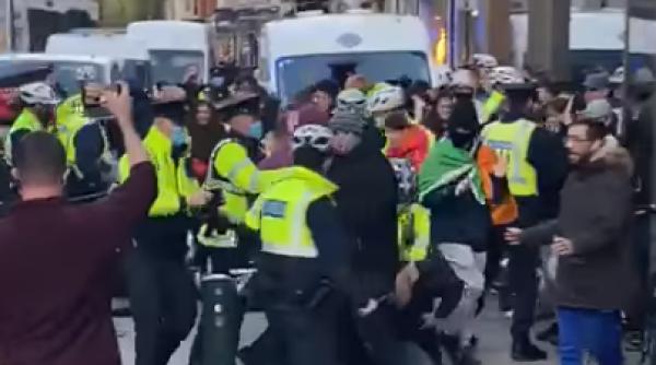 proteste violente in prima tara din europa care s a intors la lockdown video