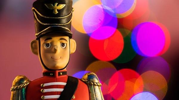 dani otil vom face craciunul pe sustache asta va fi decembrie