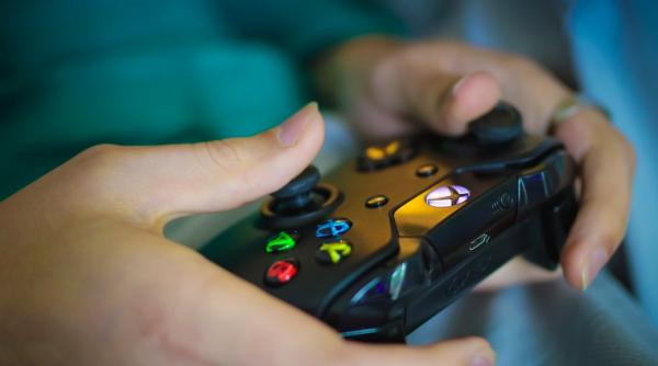 facebook provoaca microsoft si google compania a facut primul pas in streaming ul de jocuri