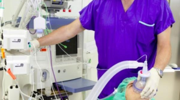 medici cu covid 19 obligati sa lucreze in spitale