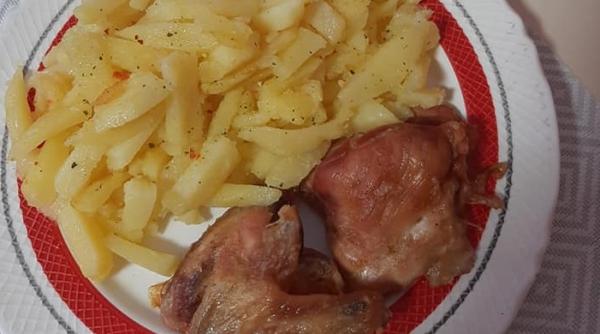 cartofi inabusiti cu usturoi si cimbru gustarea delicioasa si rapida