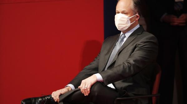 cine este partenerul kamalei harris pretendent la titlul de al doilea domn al sua