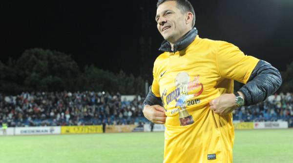 costel galca antreneaza cu succes si in danemarca romanul este lider