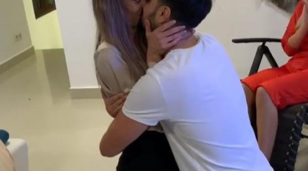 liviu teodorescu i a surprins pe toti cu un videoclip cu ce a surprins o pe iubita sa