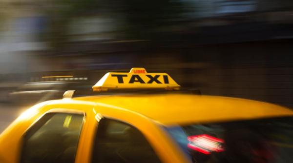 metoda noua de furt spargatorii de taxiuri prinsi in flagrant