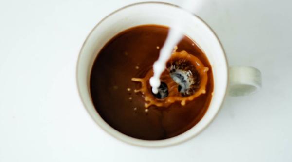 cat de sanatoasa este cafeaua cu lapte afla raspunsul de la un nutritionist celebru