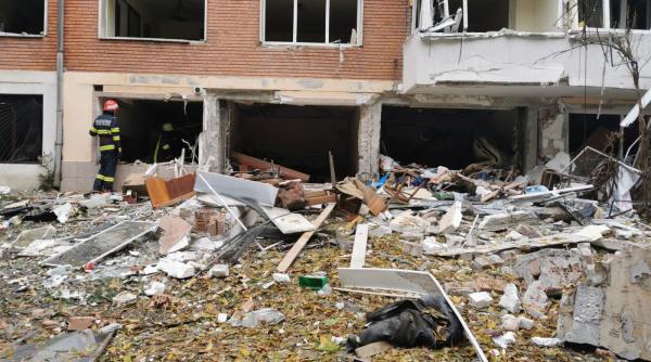 video explozie devastatoare la galati un apartament a sarit in aer cinci oameni raniti si zeci de persoane evacuate