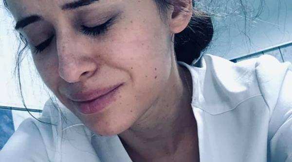 viral fotografia unei doctorite care a plans in garda la floreasca dupa 33 de ore de purtat masca