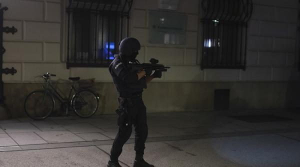 imaginea cu teroristii de la viena face inconjurul planetei foto