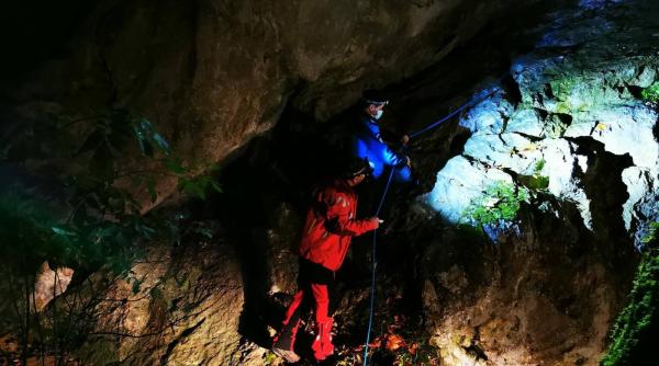 doi minori  blocati pe o stanca  salvamontistii si jandarmii au intervenit in aceasta seara