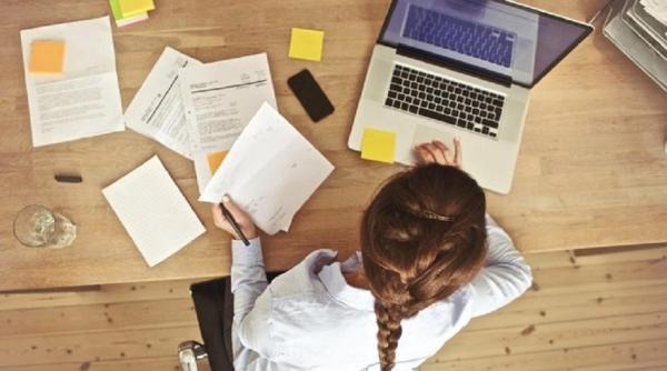 iohannis anunta mutarea scolilor in online