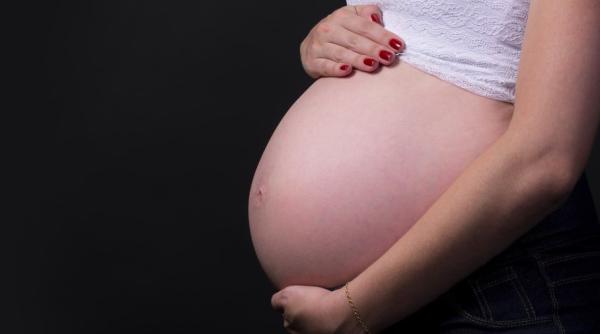 o femeie din hunedoara si a aruncat la gunoi copilul nascut in lighean pedeapsa primita