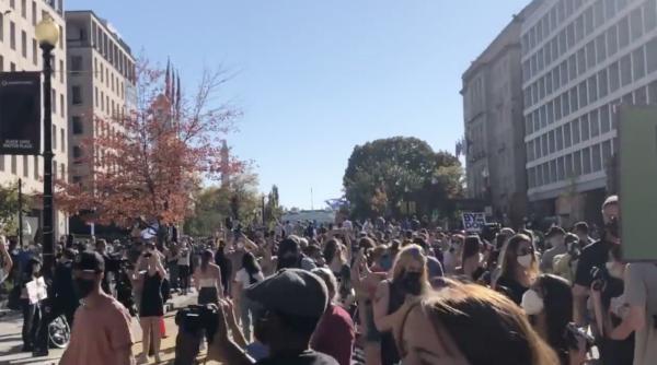 joe biden castigator nebunie in sua pe strazi byedon video