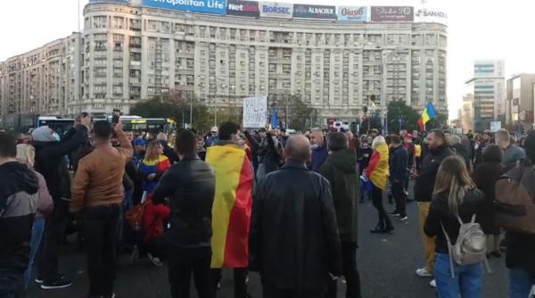 scandal si imbranceli in piata victoriei protestatarii se revolta jandarmii au intervenit