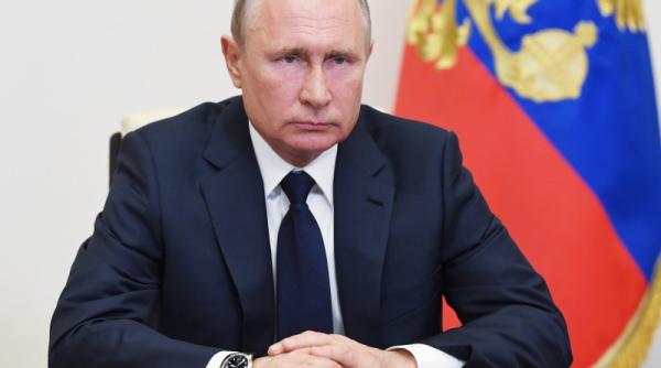 putin isi arata muschii cu vaccinul sputnik v care este eficienta