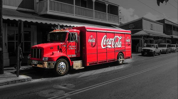 coca cola noua reclama pentru craciun ofera ceva ce numai tu poti darui video