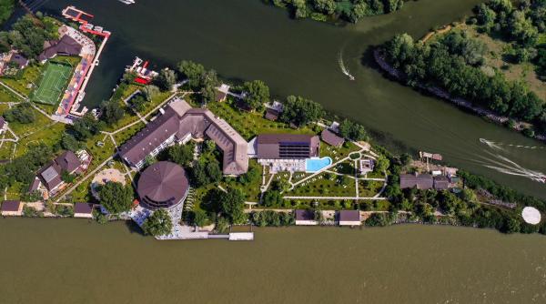 sejur de 5 stele in delta dunarii super oferta pentru turisti