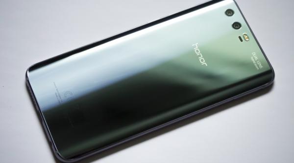 huawei se lupta pentru supravietuire compania isi vinde principalul brand