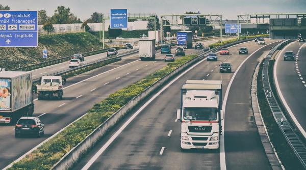 un camion cu dispozitive apple furat pe autostrada soferul legat fedeles